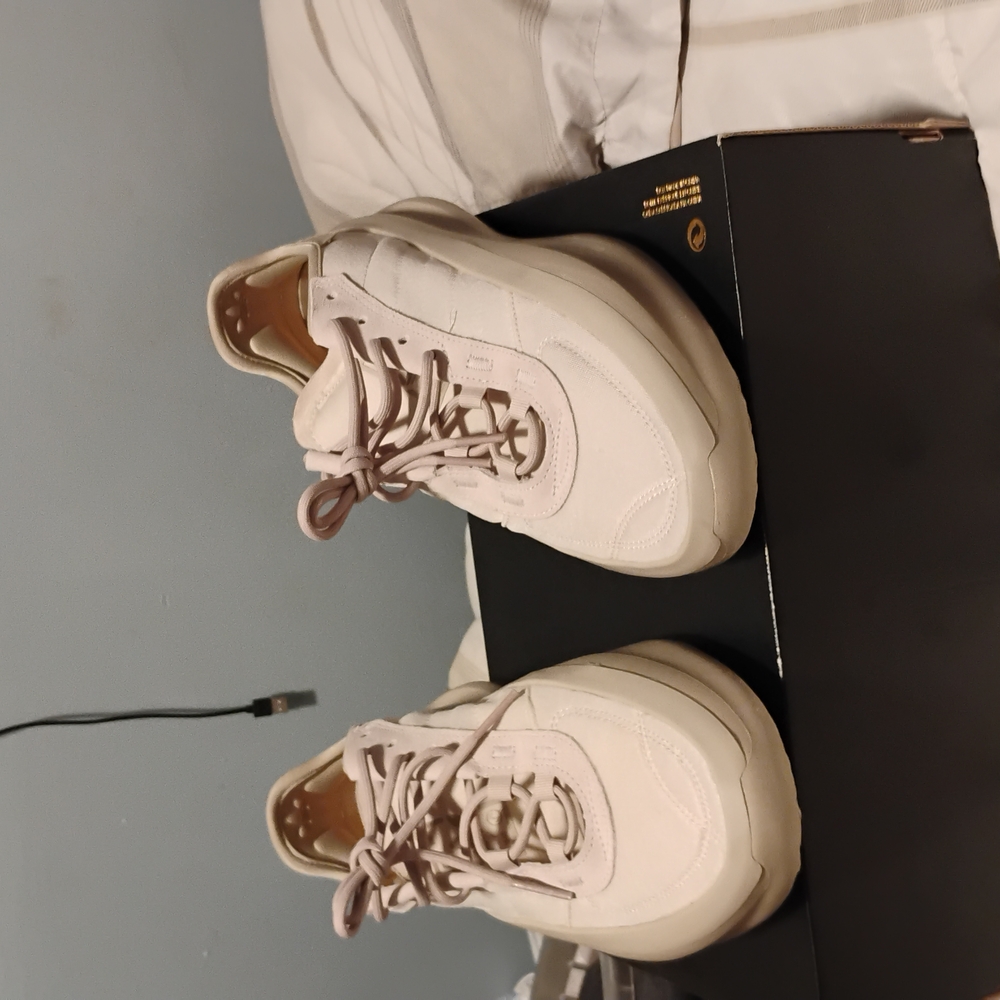 Stylish Cream Sneakers